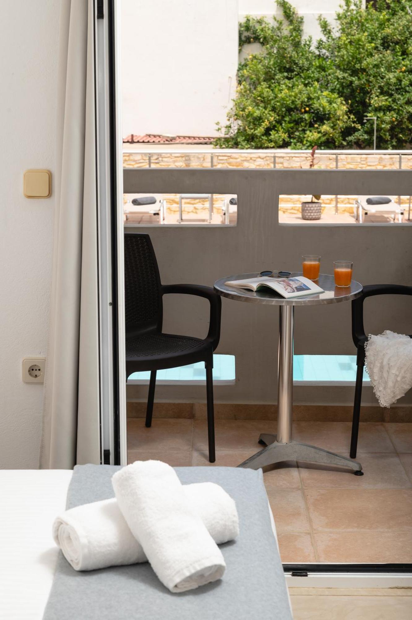 Thelesi Apartments Stalós Exterior foto